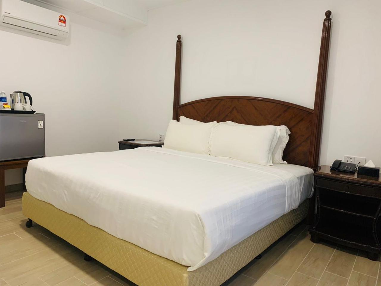 Adena Beach Resort Kuantan Exterior photo