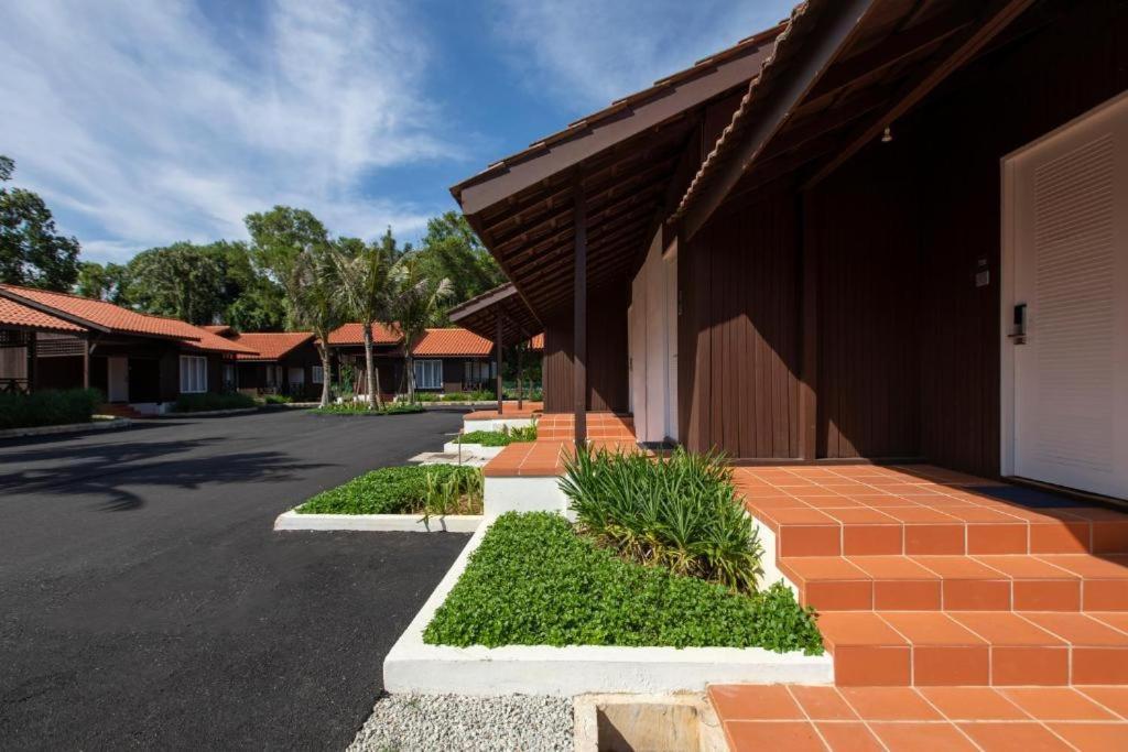 Adena Beach Resort Kuantan Exterior photo