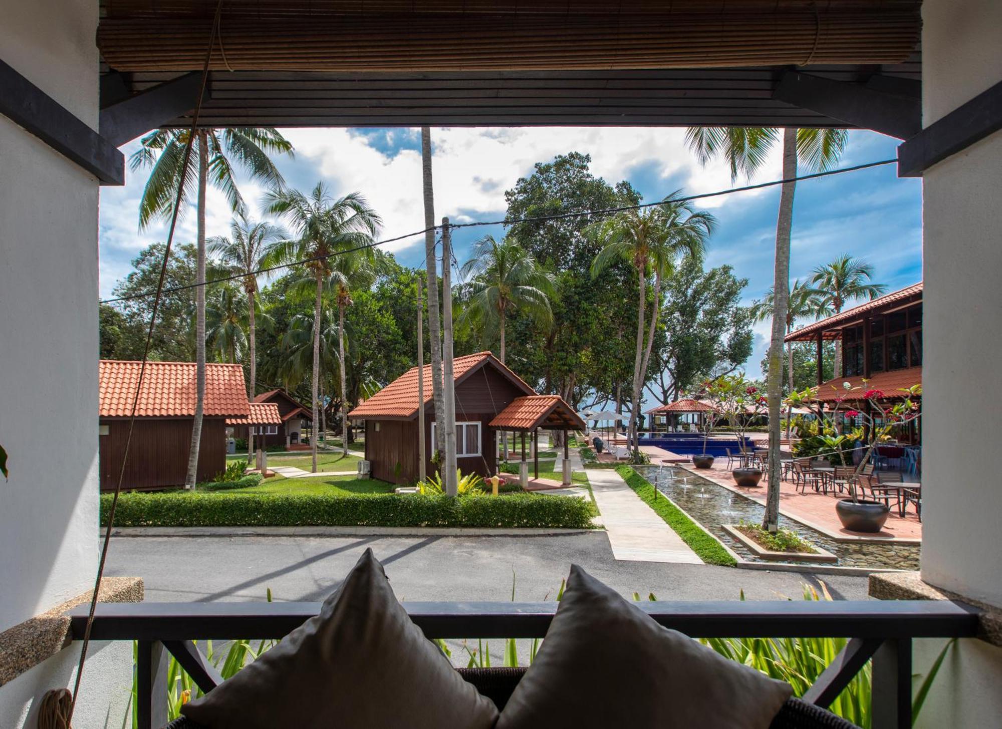 Adena Beach Resort Kuantan Exterior photo